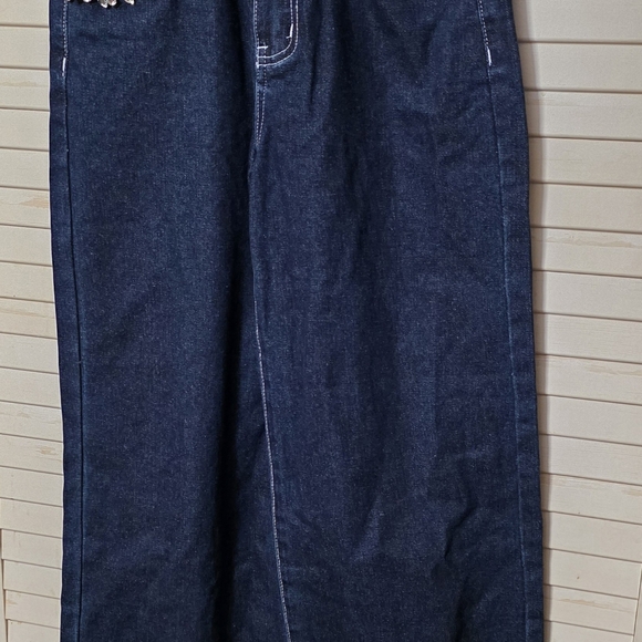 Elegant Embroidered Wide Leg Jeans - Picture 5 of 10